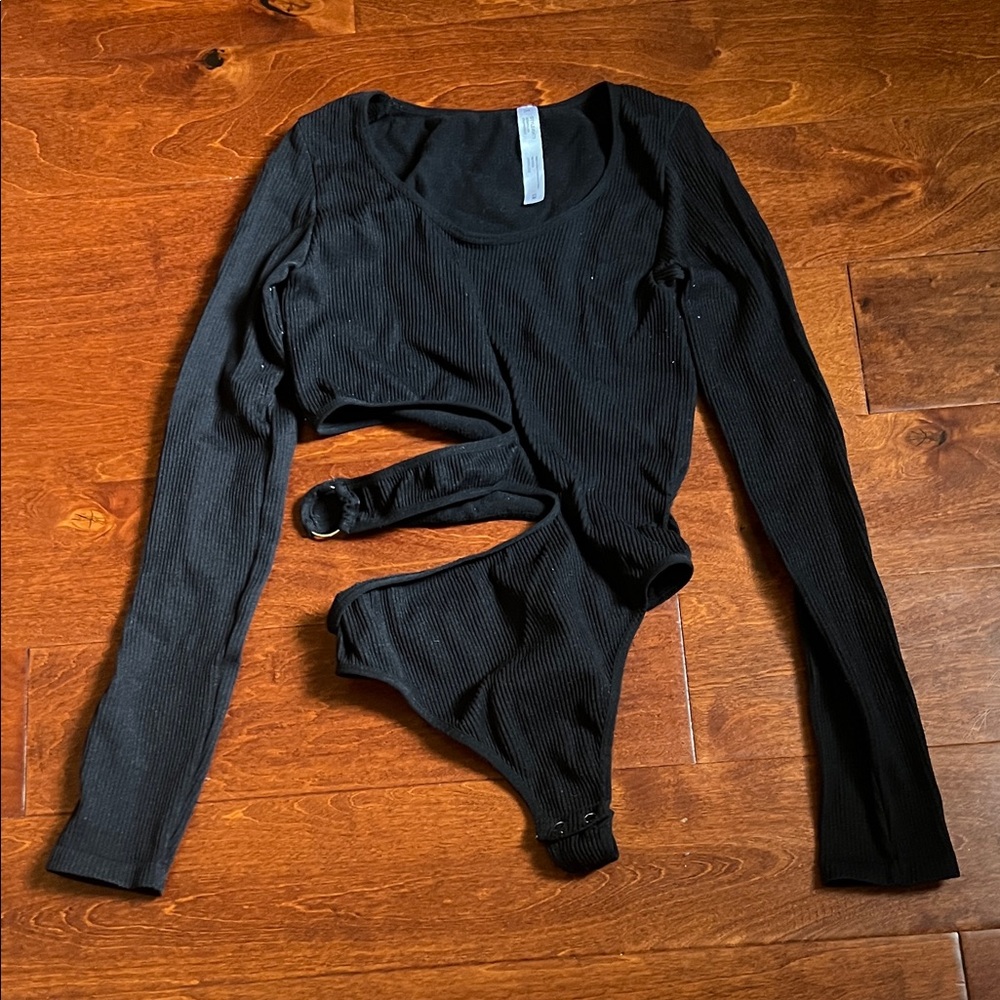 Chic Black Ribbed Cut Out Long Sleeve Bodysuit